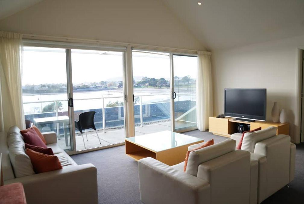 York Cove Hotel Джордж Таун Екстериор снимка