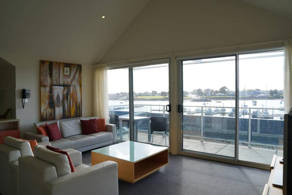 York Cove Hotel Джордж Таун Екстериор снимка