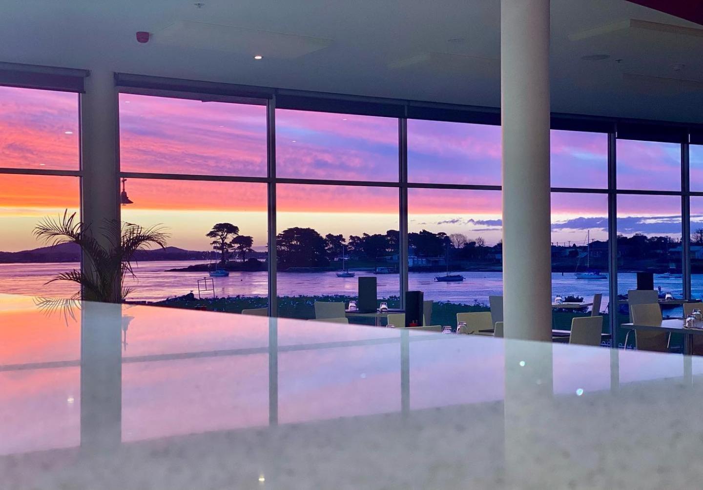 York Cove Hotel Джордж Таун Екстериор снимка