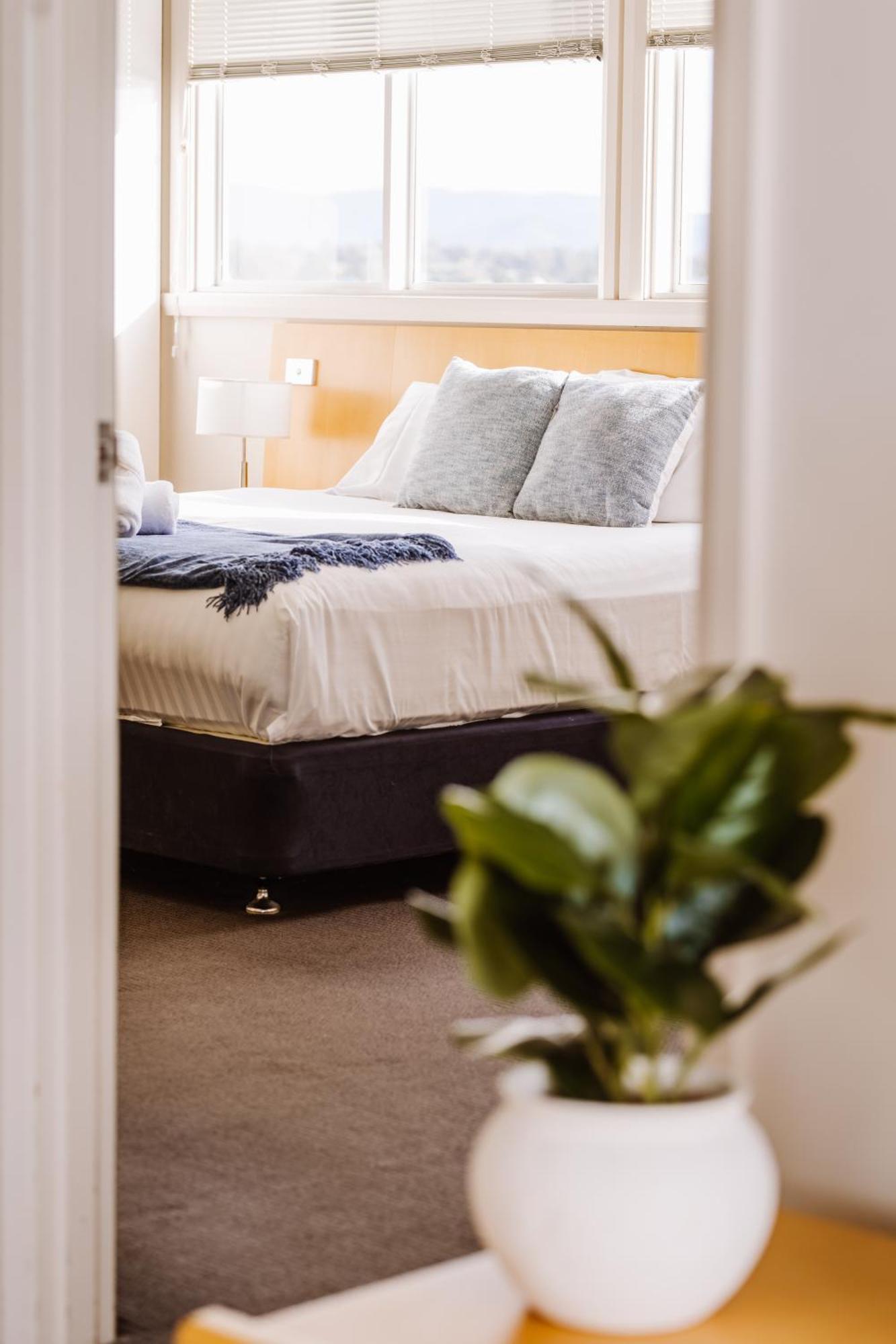 York Cove Hotel Джордж Таун Екстериор снимка