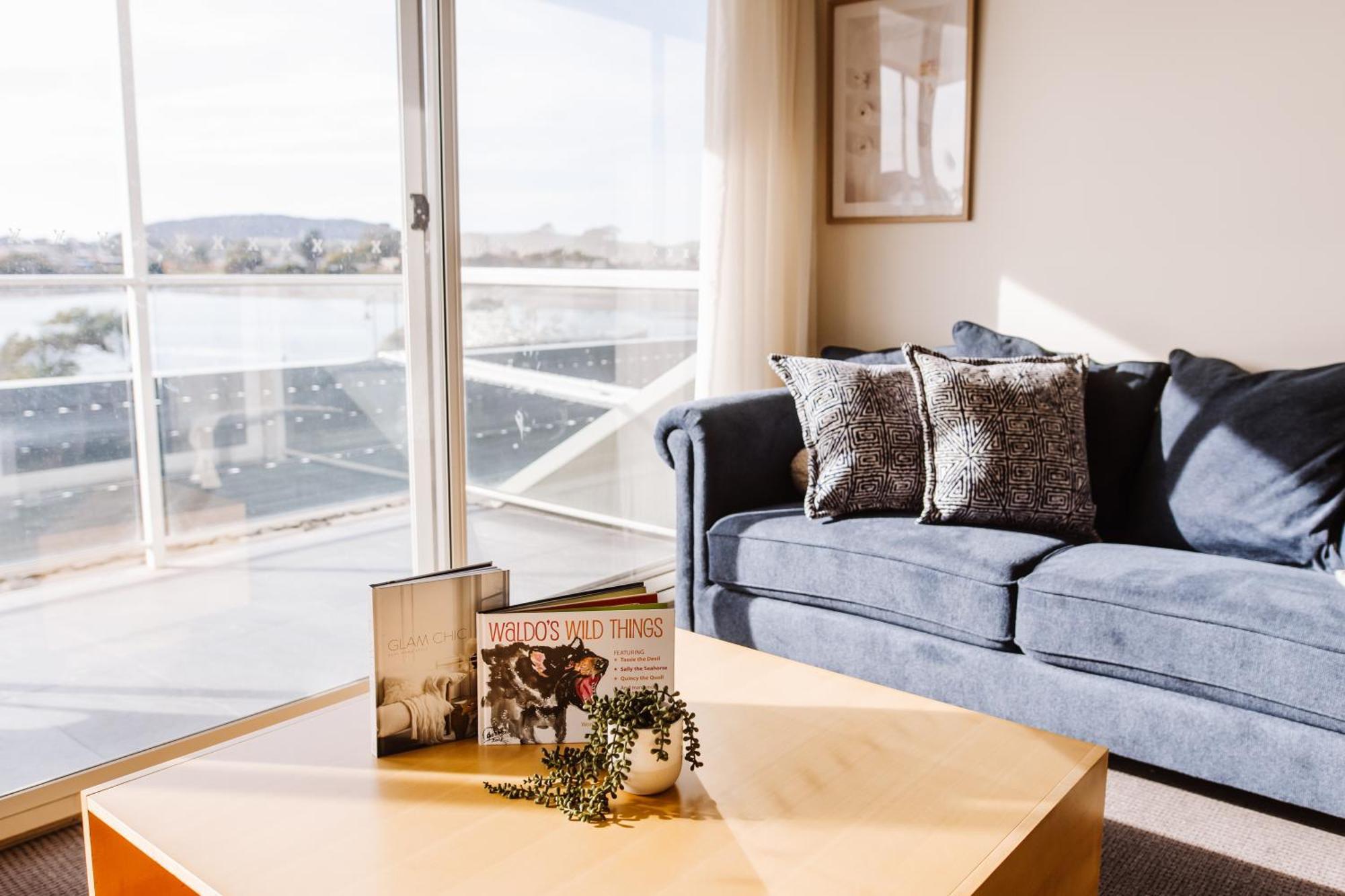 York Cove Hotel Джордж Таун Екстериор снимка