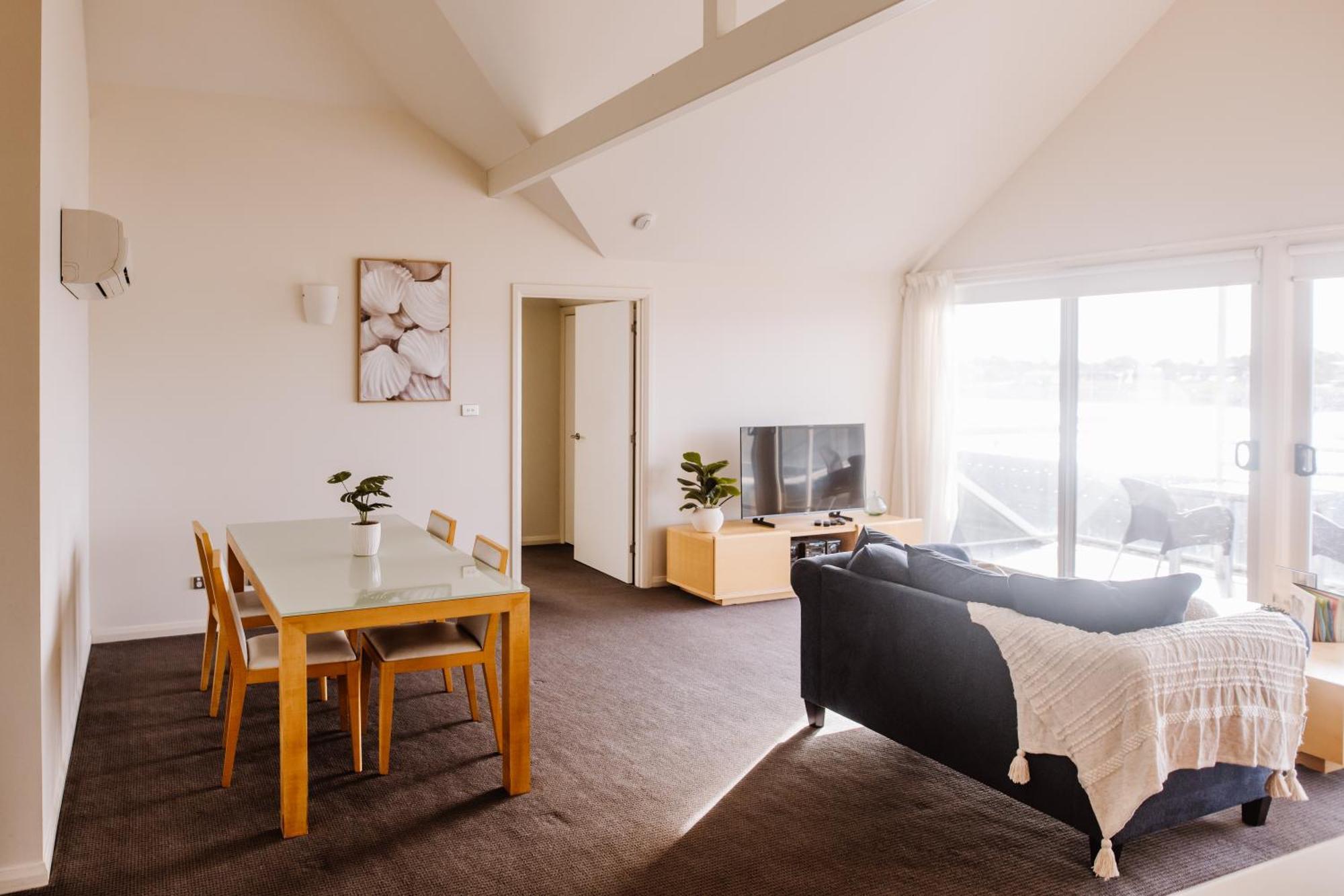 York Cove Hotel Джордж Таун Екстериор снимка