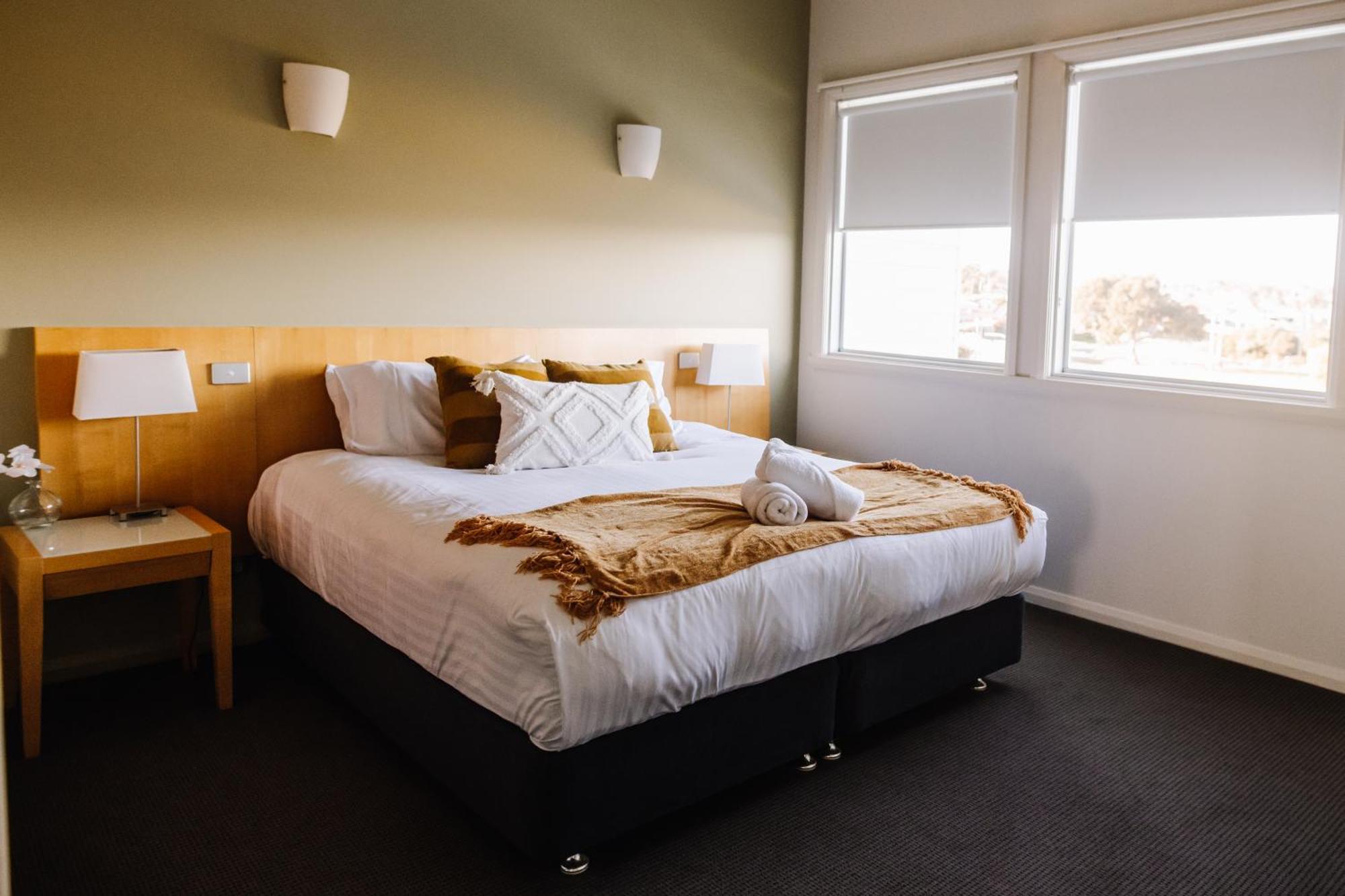 York Cove Hotel Джордж Таун Екстериор снимка
