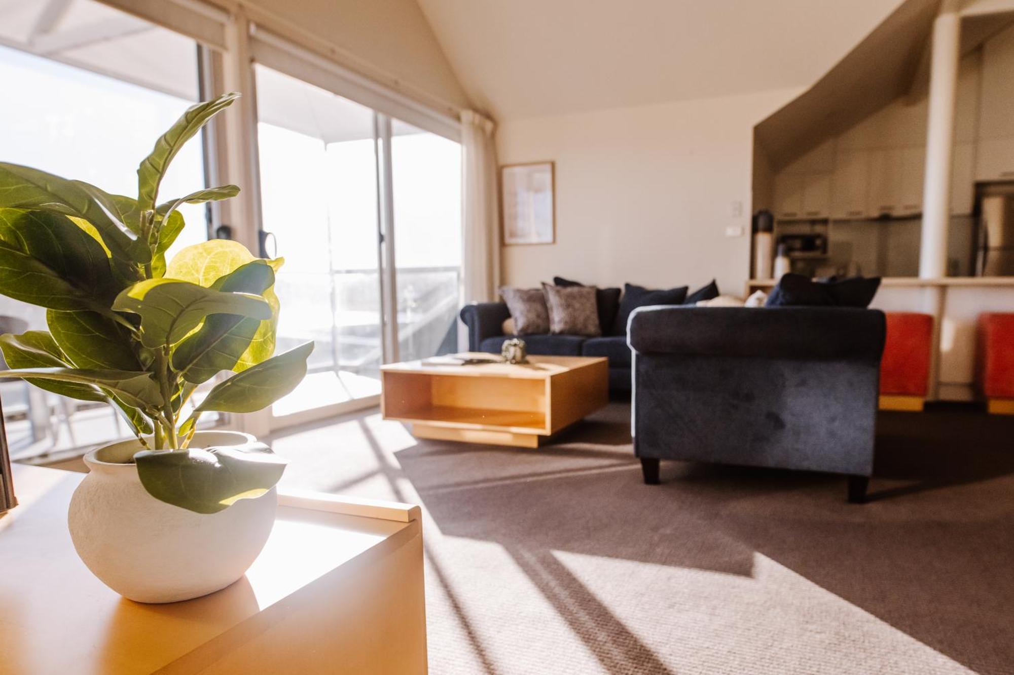 York Cove Hotel Джордж Таун Екстериор снимка