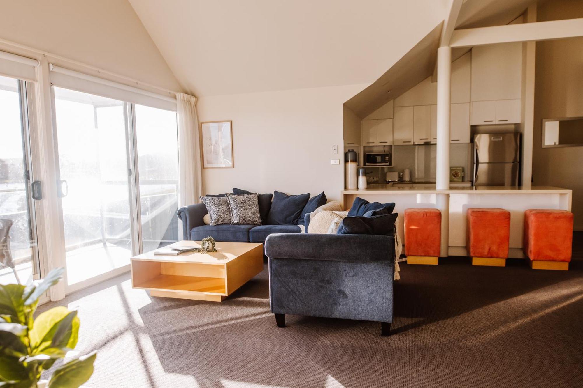 York Cove Hotel Джордж Таун Екстериор снимка