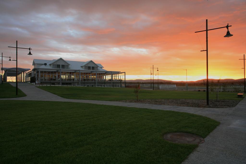 York Cove Hotel Джордж Таун Екстериор снимка