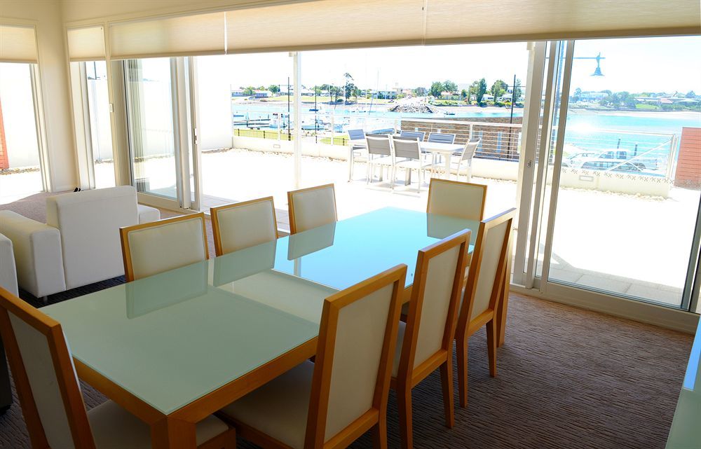 York Cove Hotel Джордж Таун Екстериор снимка
