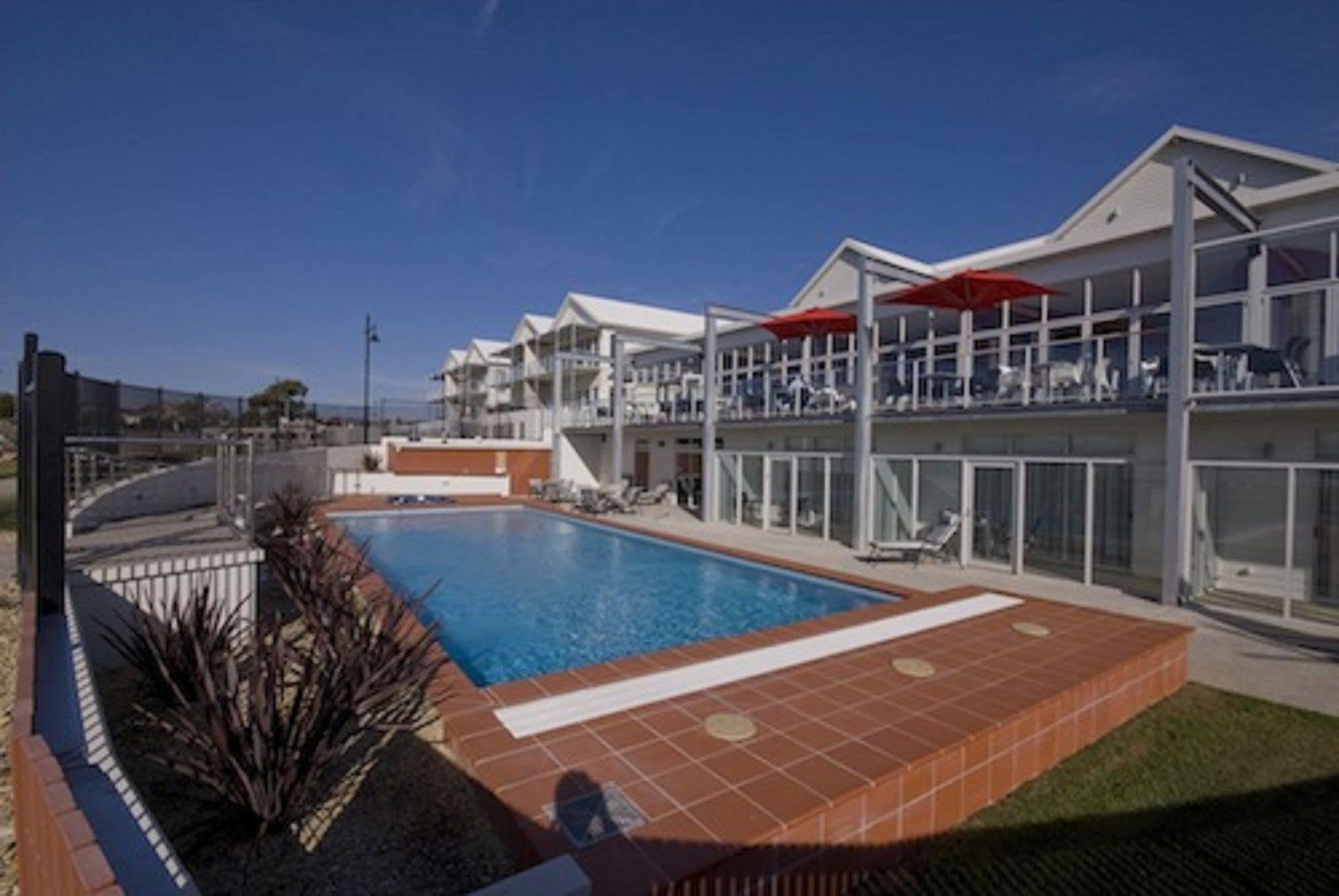York Cove Hotel Джордж Таун Екстериор снимка
